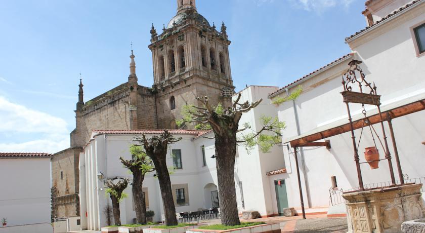 Sumaiya El Palacio Coria Luaran gambar