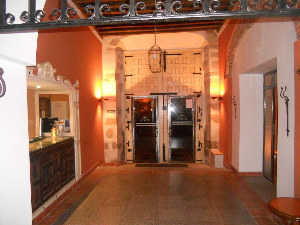 Sumaiya El Palacio Coria Luaran gambar